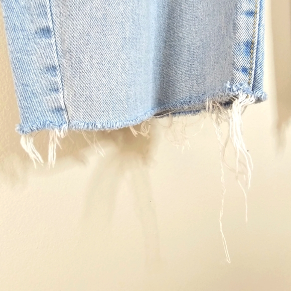 High Rise Baggy Jeans Raw Hem Distressed Destroyed Light Wash Size 8/29R - Picture 6 of 9